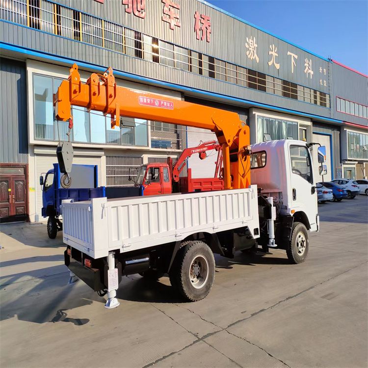 望德堂区三轮随车吊定制 农用改装机自备吊中瑞长期出售